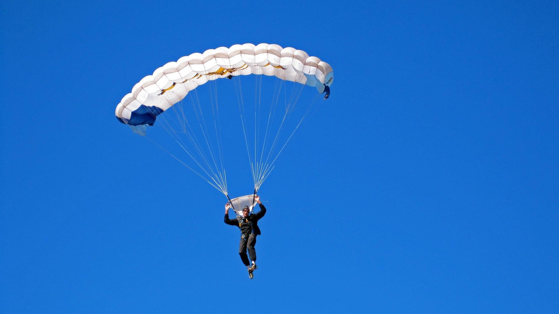 体育科技:可穿戴设备助力运动员提升训练效率,智能运动穿戴